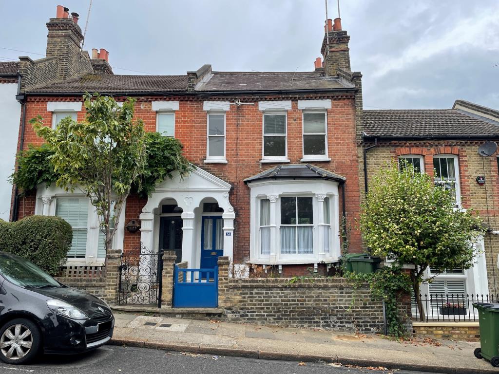 Lot: 155 - FREEHOLD TERRACE HOUSE FOR IMPROVEMENT - 